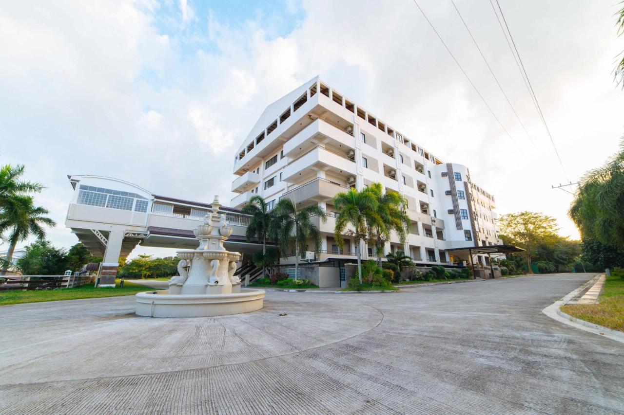 Hotel Reddoorz Premium @ Sta Rosa Tagaytay Road Silang Exterior foto