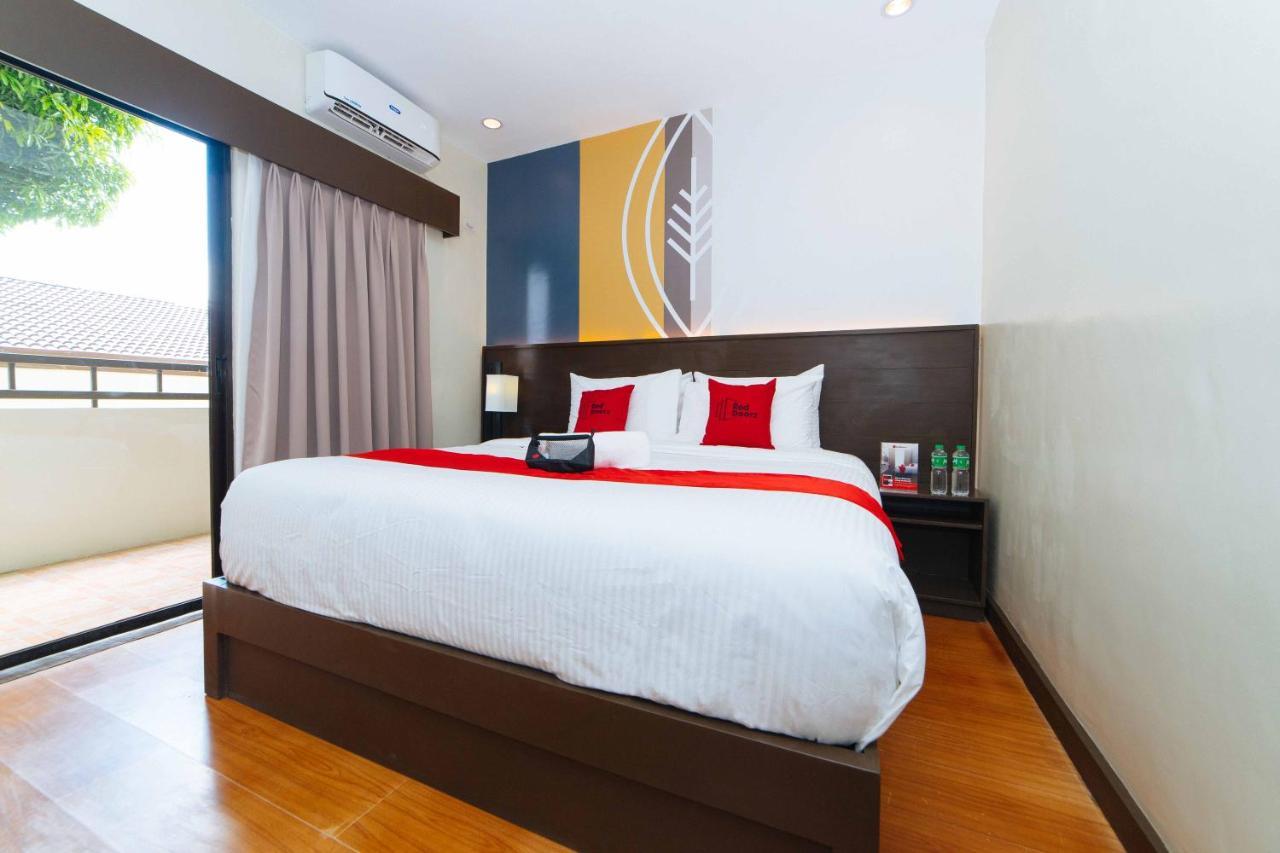 Hotel Reddoorz Premium @ Sta Rosa Tagaytay Road Silang Exterior foto