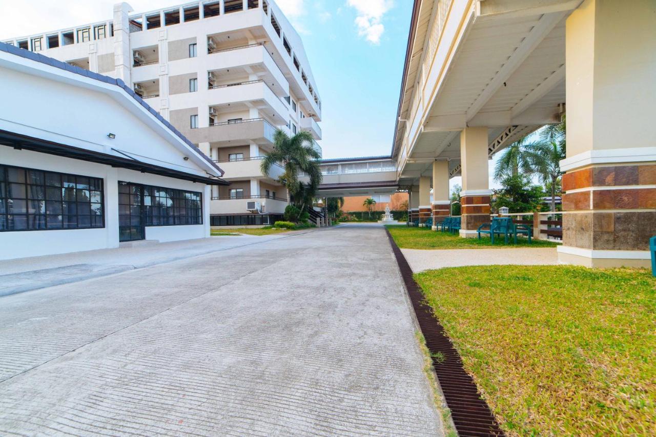 Hotel Reddoorz Premium @ Sta Rosa Tagaytay Road Silang Exterior foto