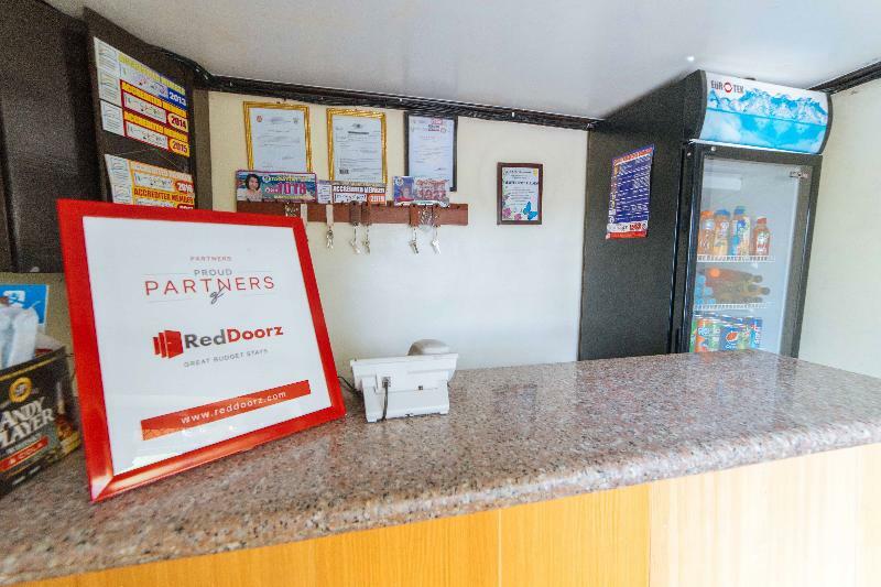 Hotel Reddoorz Premium @ Sta Rosa Tagaytay Road Silang Exterior foto